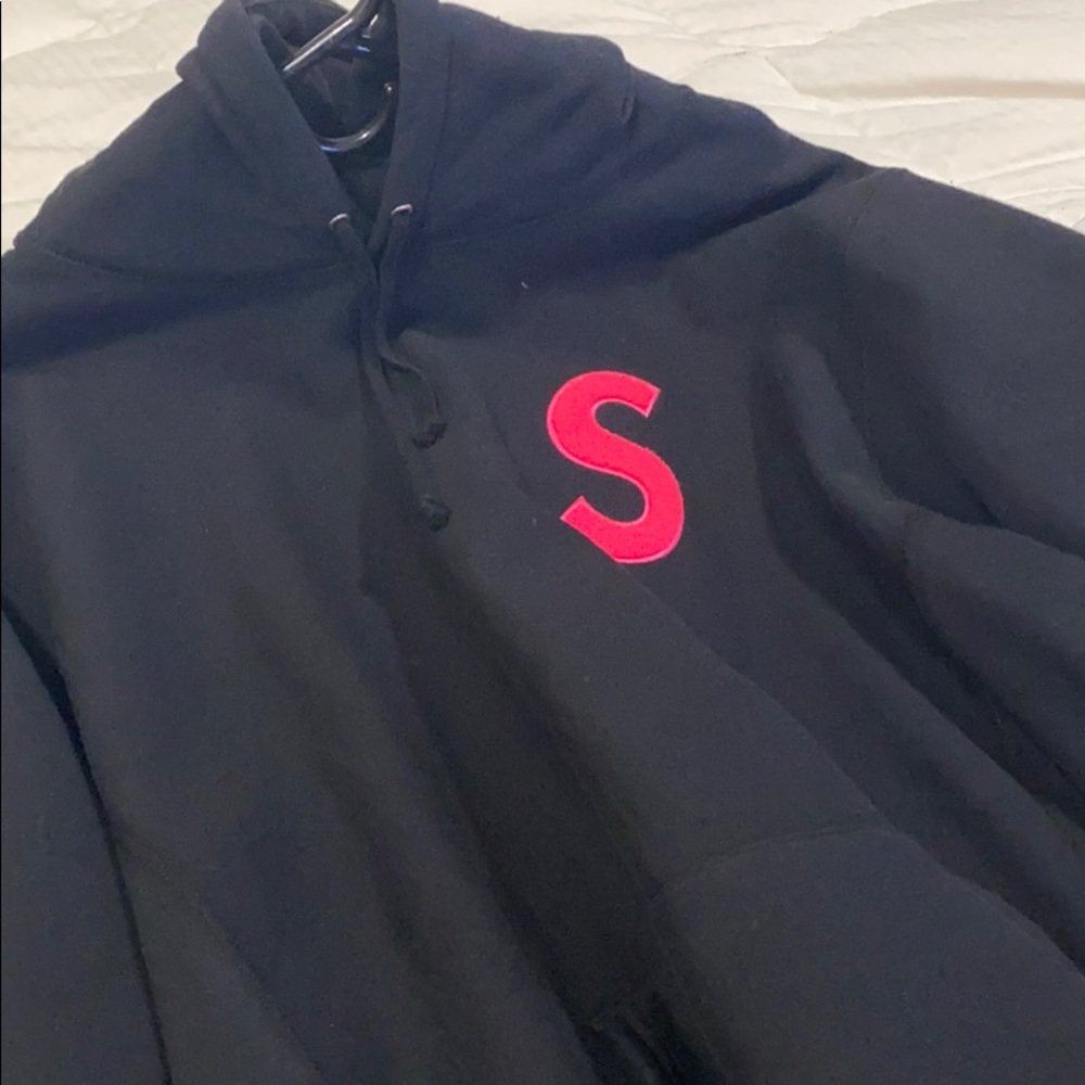 SUPREME HOODIE